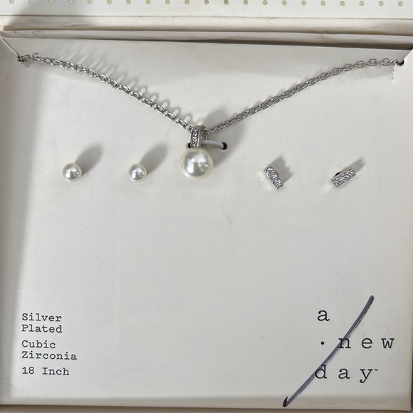 A New Day Necklace & Earrings Set - Picture 2 of 6